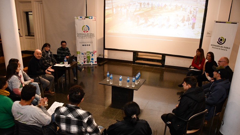 Los Defensores se reunieron con jóvenes del Museo de la Memoria